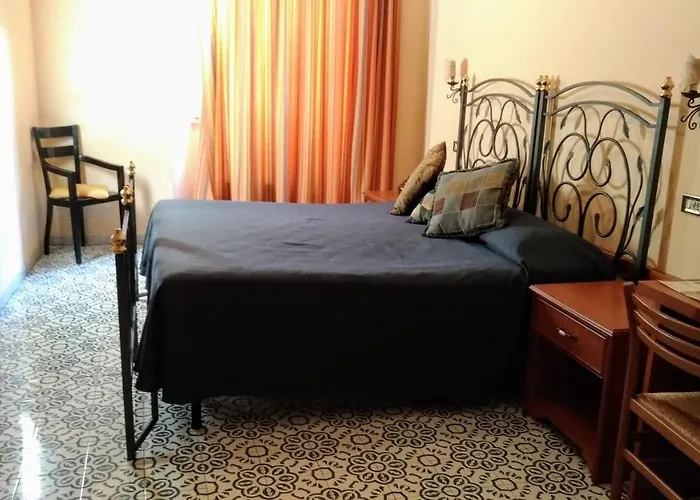 Nicolas Inn